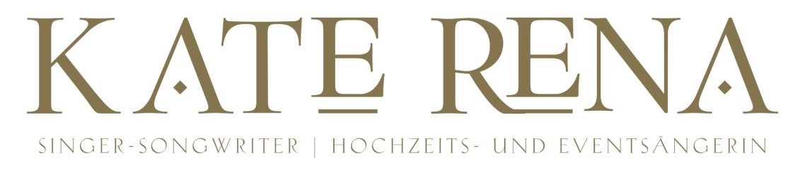 Der Schriftzug „KATE RENA“ in eleganter, goldener Schriftart.